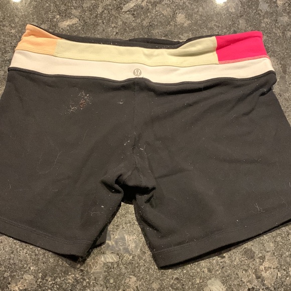 Lululemon Reversible Black Yoga Shorts Sz 8 Spandex - Picture 4 of 8